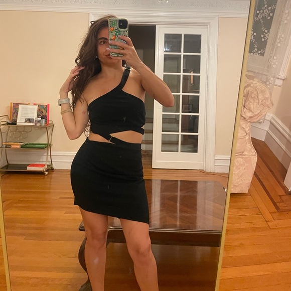 Oriane Dress by Meshki - Picture 5 of 10